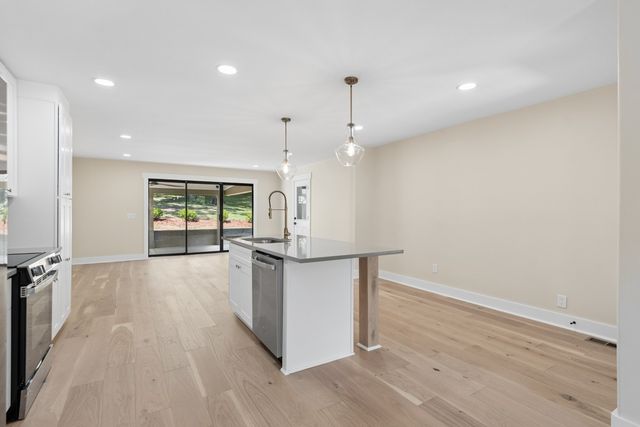 345 Cedarmont Dr, Nashville, TN 37211