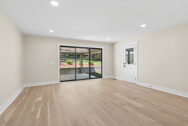 345 Cedarmont Dr, Nashville, TN 37211