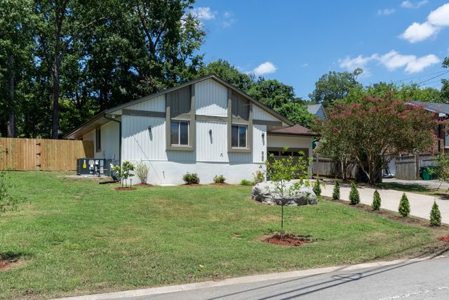 345 Cedarmont Dr, Nashville, TN 37211