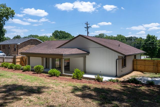 345 Cedarmont Dr, Nashville, TN 37211
