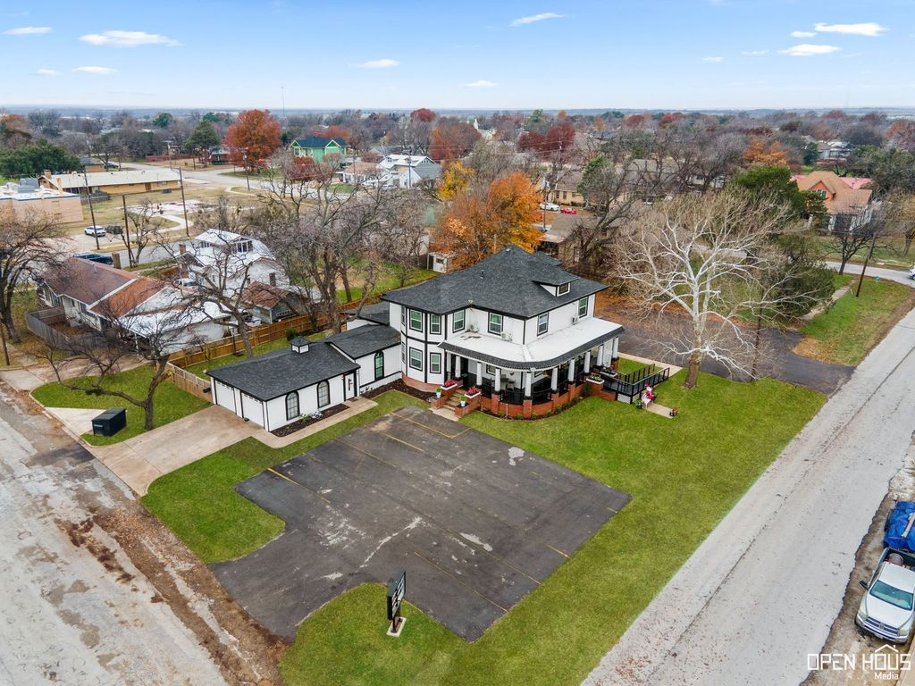 405 W Gilbert Street, Henrietta, TX 76365