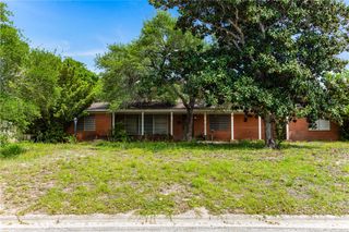 1325 S Whitney St, Aransas Pass, TX 78336