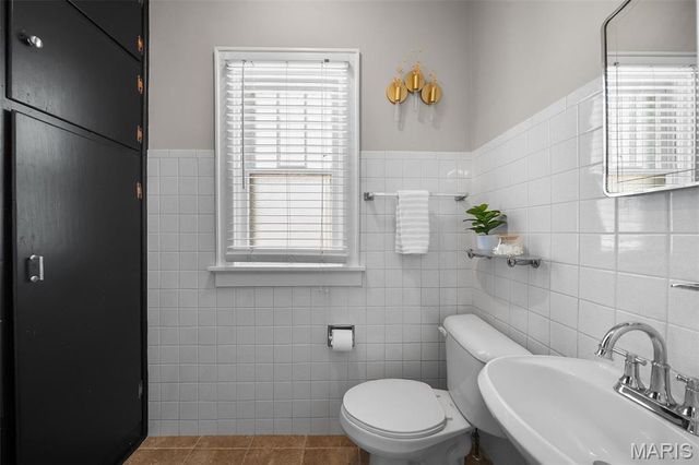 8913 Lawn Avenue, Brentwood, MO 63144