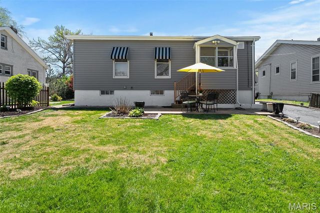 8913 Lawn Avenue, Brentwood, MO 63144