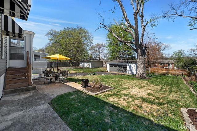 8913 Lawn Avenue, Brentwood, MO 63144