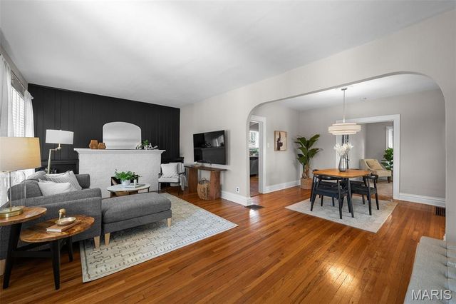 8913 Lawn Avenue, Brentwood, MO 63144