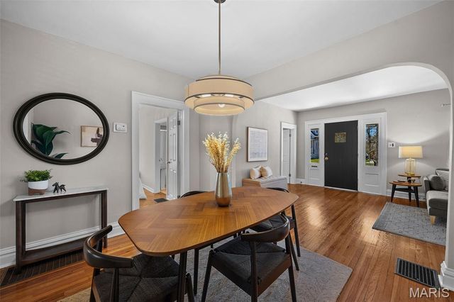 8913 Lawn Avenue, Brentwood, MO 63144