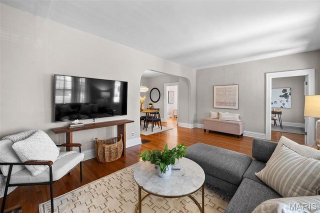 8913 Lawn Avenue, Brentwood, MO 63144