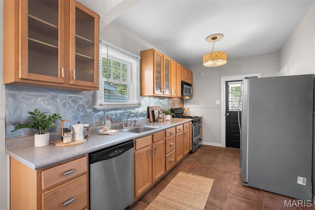 8913 Lawn Avenue, Brentwood, MO 63144