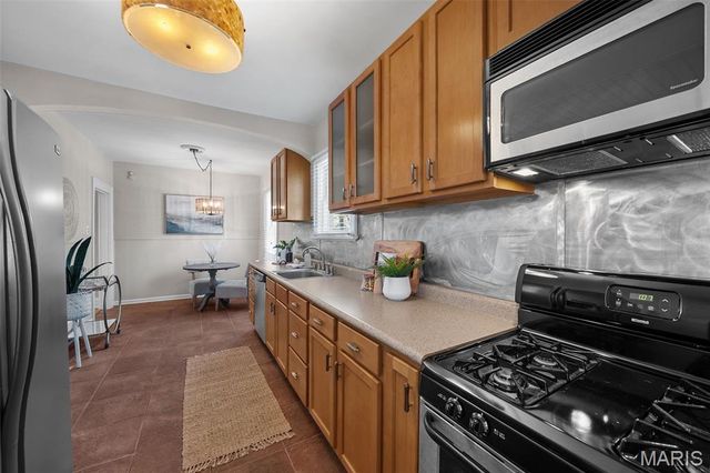 8913 Lawn Avenue, Brentwood, MO 63144