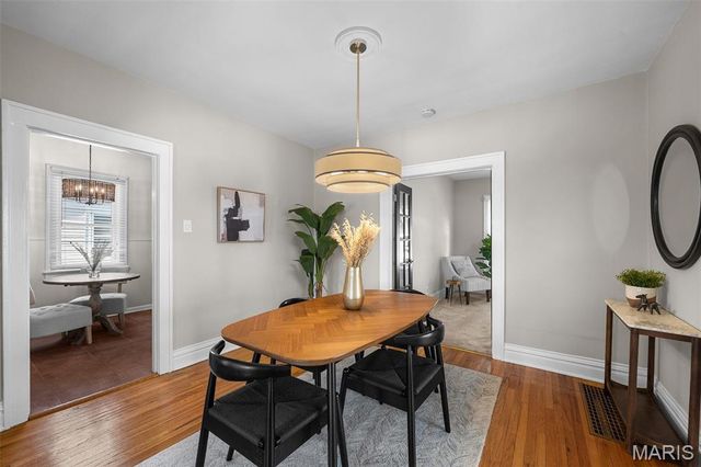 8913 Lawn Avenue, Brentwood, MO 63144