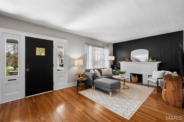 8913 Lawn Avenue, Brentwood, MO 63144