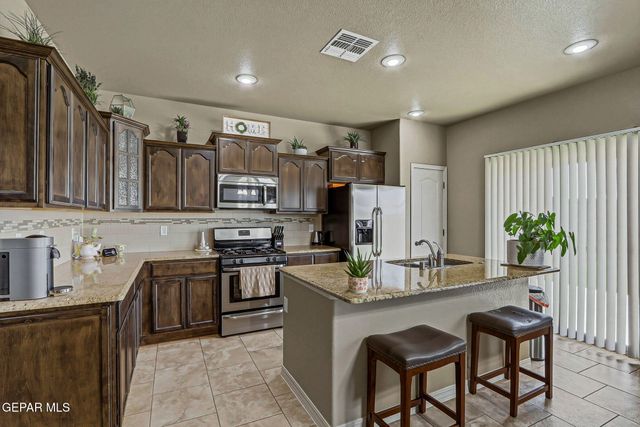 7556 WOLF CREEK Drive, El Paso, TX 79911