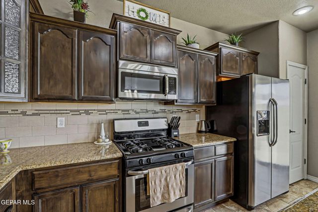 7556 WOLF CREEK Drive, El Paso, TX 79911