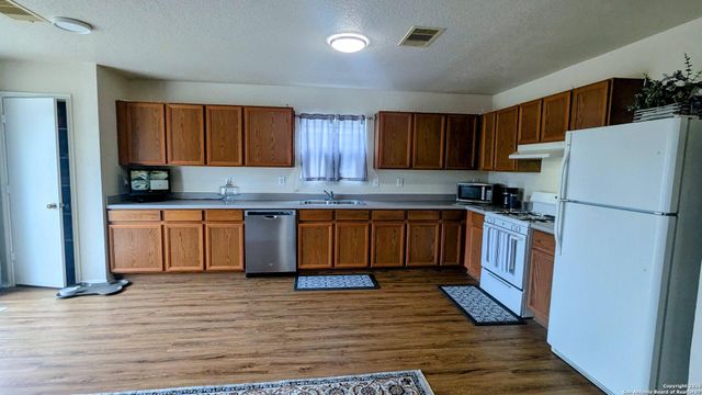 1334 Sunbend, San Antonio, TX 78224