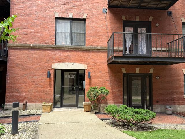 5940 S King Drive 2E, Chicago, IL 60637