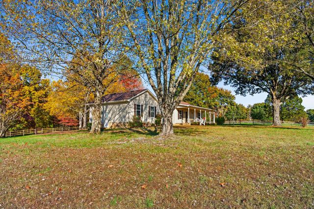 226 W Biggs Rd, Cottontown, TN 37048