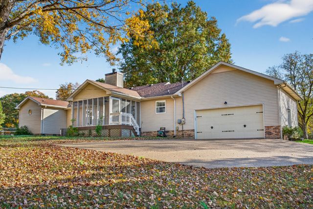 226 W Biggs Rd, Cottontown, TN 37048