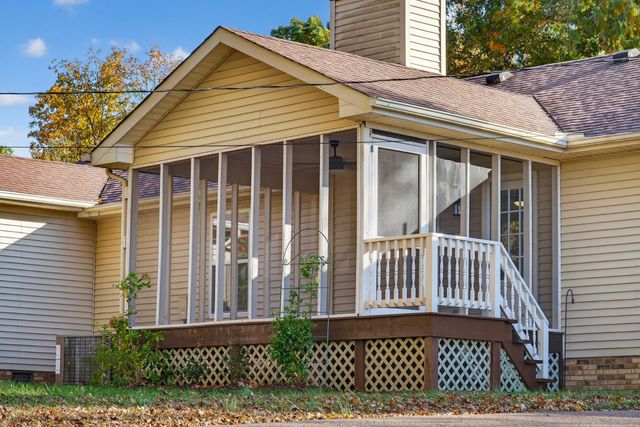 226 W Biggs Rd, Cottontown, TN 37048