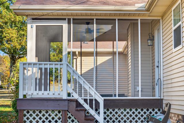 226 W Biggs Rd, Cottontown, TN 37048