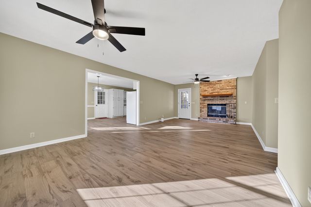 226 W Biggs Rd, Cottontown, TN 37048