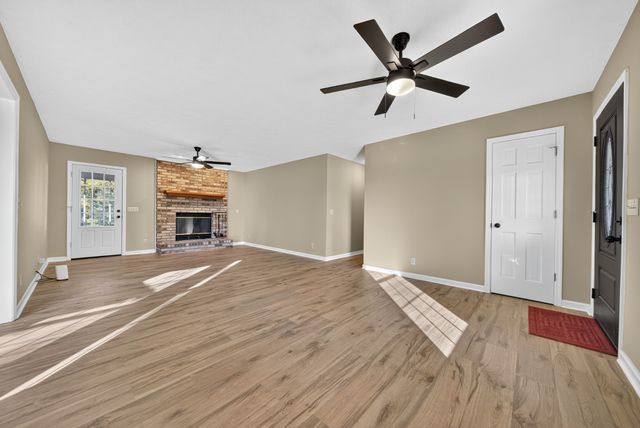 226 W Biggs Rd, Cottontown, TN 37048