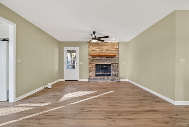 226 W Biggs Rd, Cottontown, TN 37048