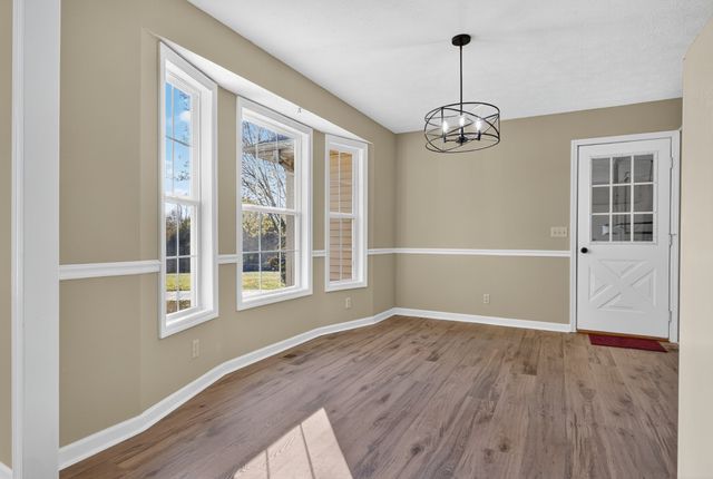 226 W Biggs Rd, Cottontown, TN 37048