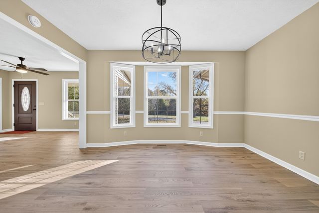 226 W Biggs Rd, Cottontown, TN 37048