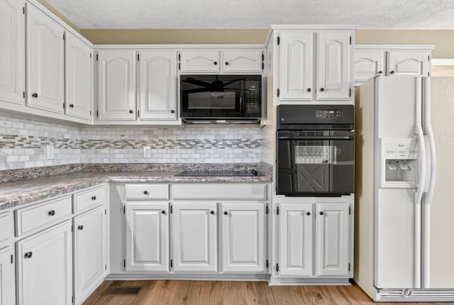 226 W Biggs Rd, Cottontown, TN 37048