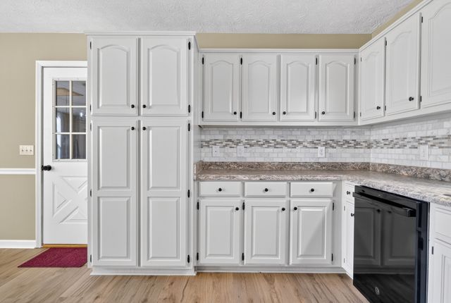 226 W Biggs Rd, Cottontown, TN 37048