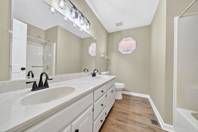 226 W Biggs Rd, Cottontown, TN 37048