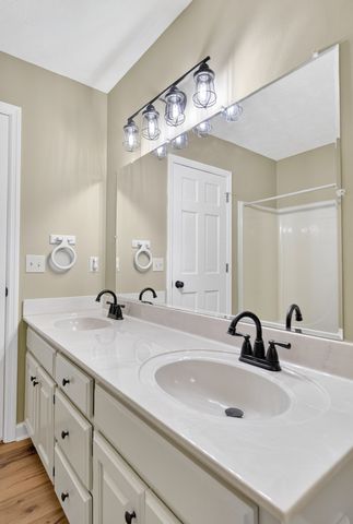 226 W Biggs Rd, Cottontown, TN 37048