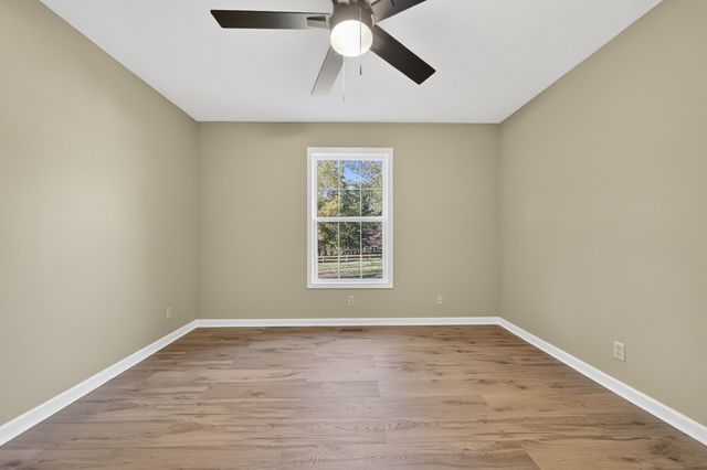 226 W Biggs Rd, Cottontown, TN 37048