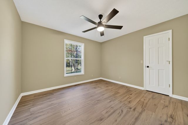 226 W Biggs Rd, Cottontown, TN 37048