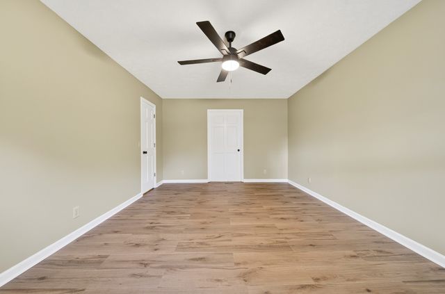 226 W Biggs Rd, Cottontown, TN 37048