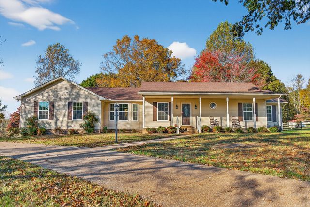 226 W Biggs Rd, Cottontown, TN 37048