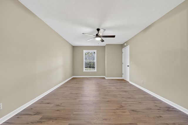 226 W Biggs Rd, Cottontown, TN 37048