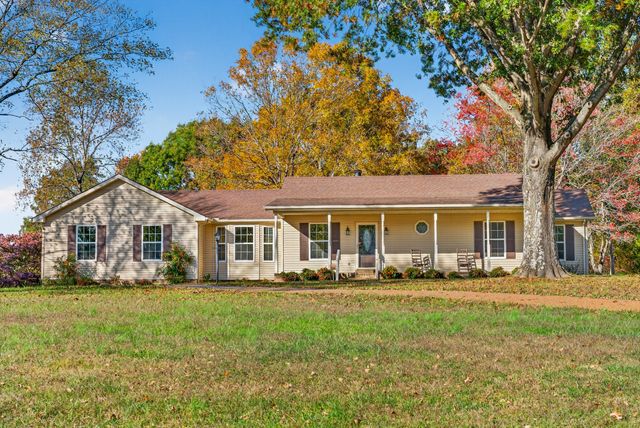 226 W Biggs Rd, Cottontown, TN 37048