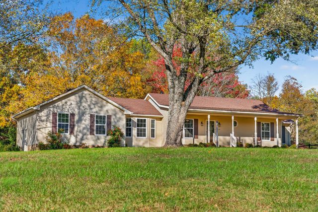 226 W Biggs Rd, Cottontown, TN 37048