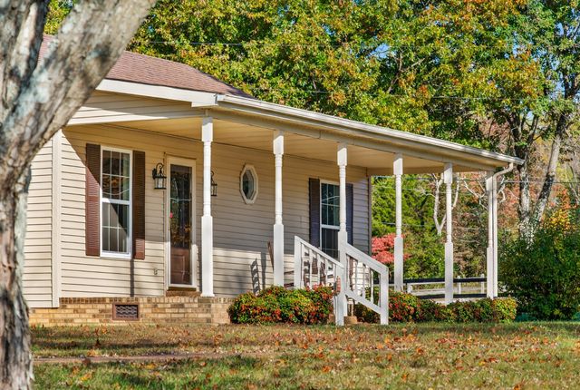 226 W Biggs Rd, Cottontown, TN 37048