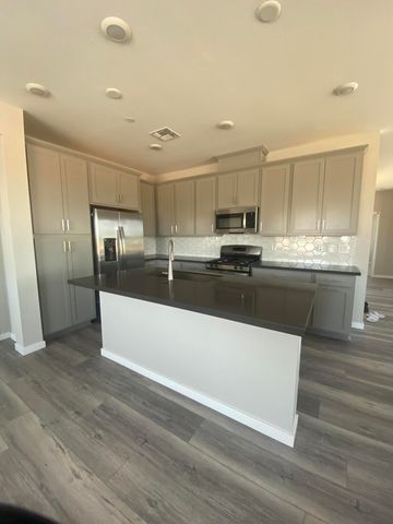 773 E LARK Street 201, Gilbert, AZ 85297