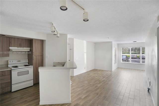 417 Vista Isles Dr 2315, Sunrise, FL 33325