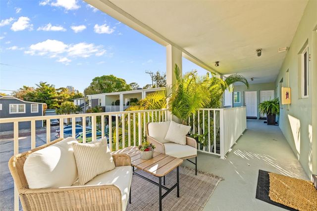 410 12TH AVENUE NE 8, St Petersburg, FL 33701