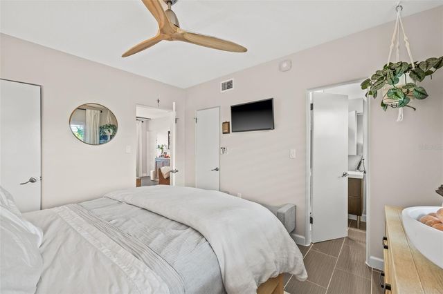 410 12TH AVENUE NE 8, St Petersburg, FL 33701