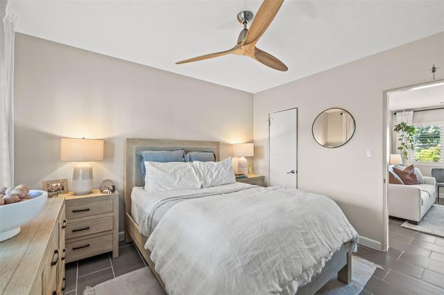 410 12TH AVENUE NE 8, St Petersburg, FL 33701