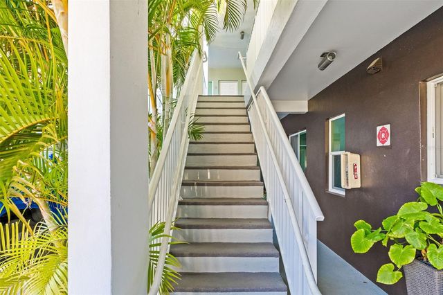 410 12TH AVENUE NE 8, St Petersburg, FL 33701