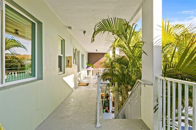 410 12TH AVENUE NE 8, St Petersburg, FL 33701