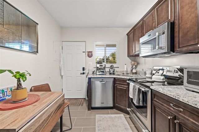 410 12TH AVENUE NE 8, St Petersburg, FL 33701