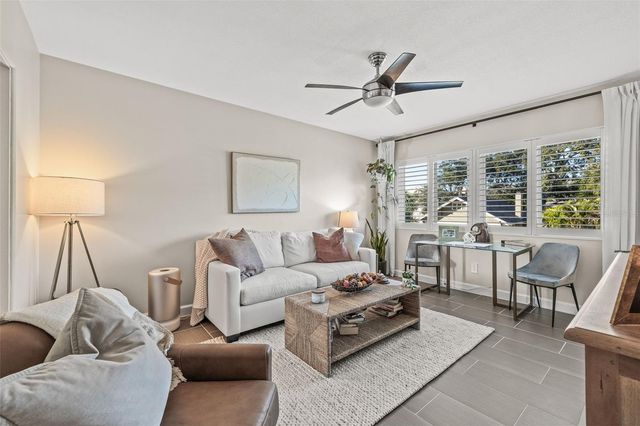 410 12TH AVENUE NE 8, St Petersburg, FL 33701